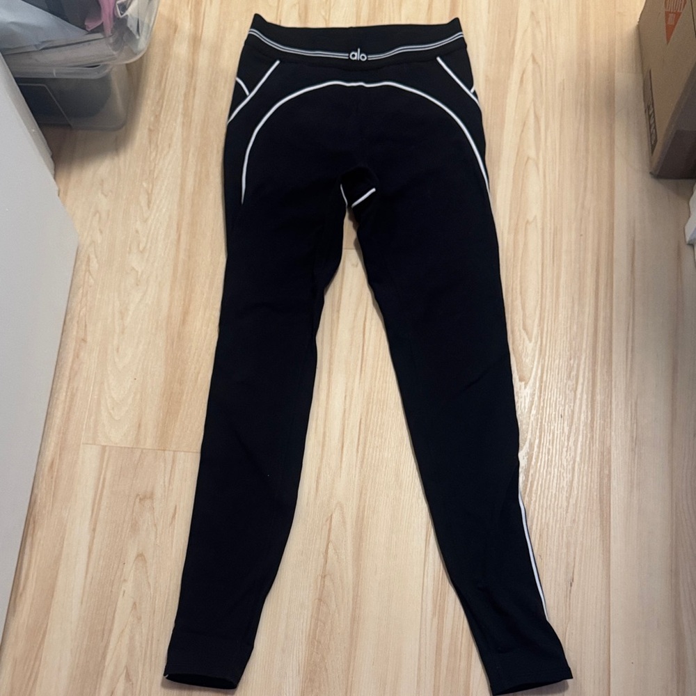 ALO Yoga Black Leggings with White Contrast Piping